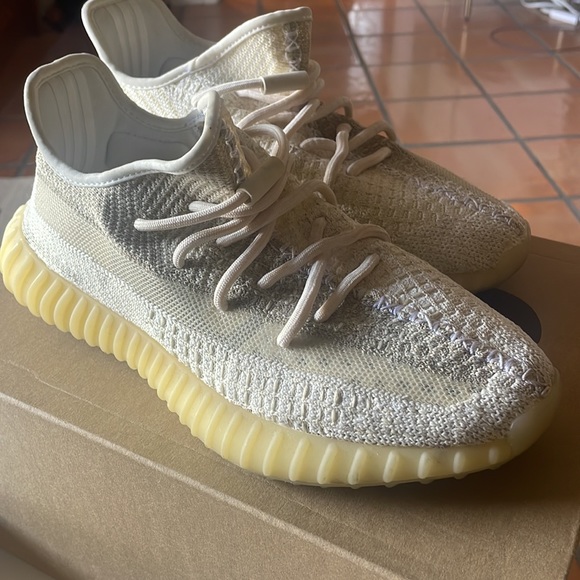 Yeezy Boost 350 by Adidas - Picture 2 of 8